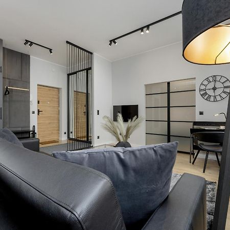 Exclusive Grey And Red Apartment In Warsaw Center By Noclegi Renters Екстер'єр фото