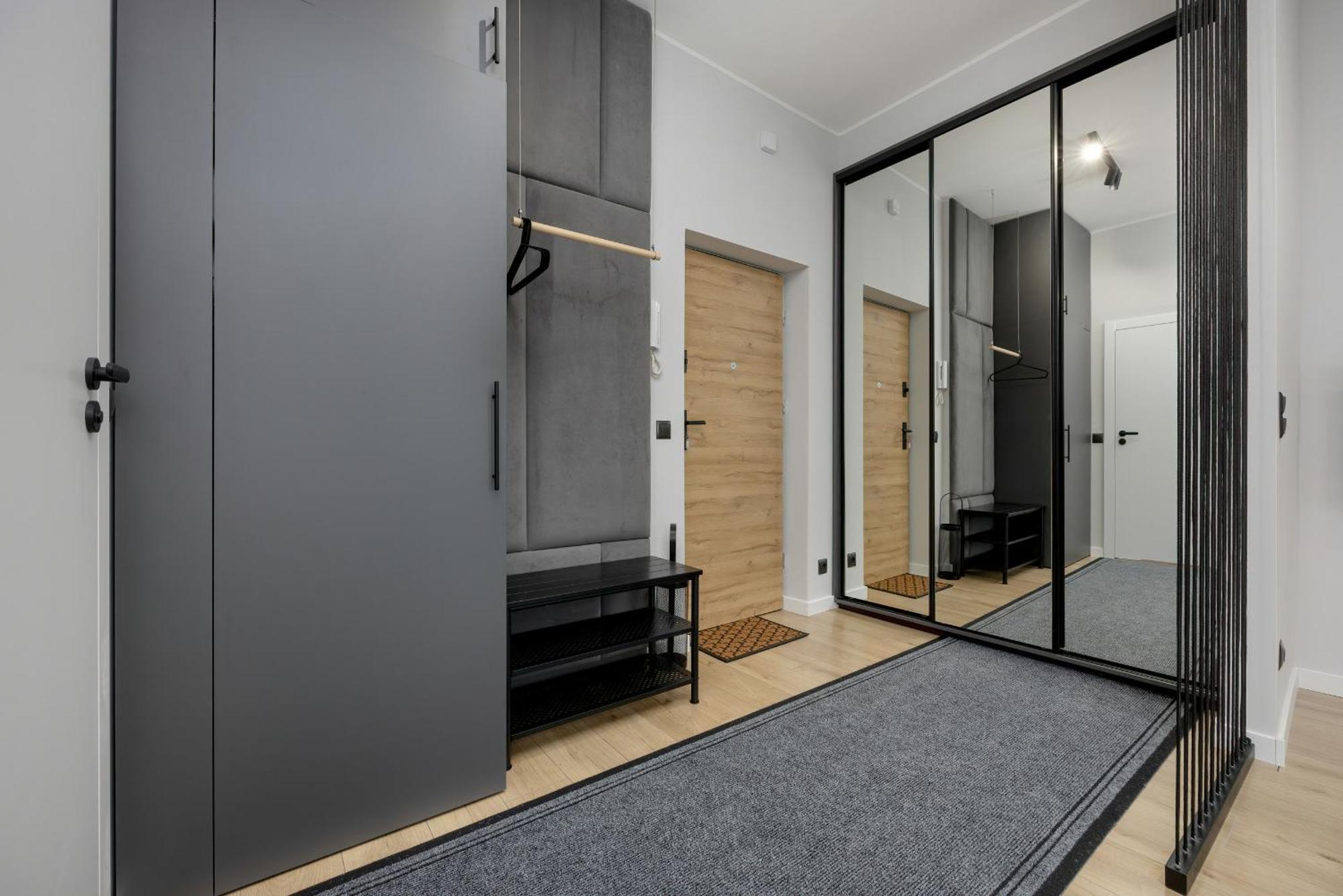 Exclusive Grey And Red Apartment In Warsaw Center By Noclegi Renters Екстер'єр фото
