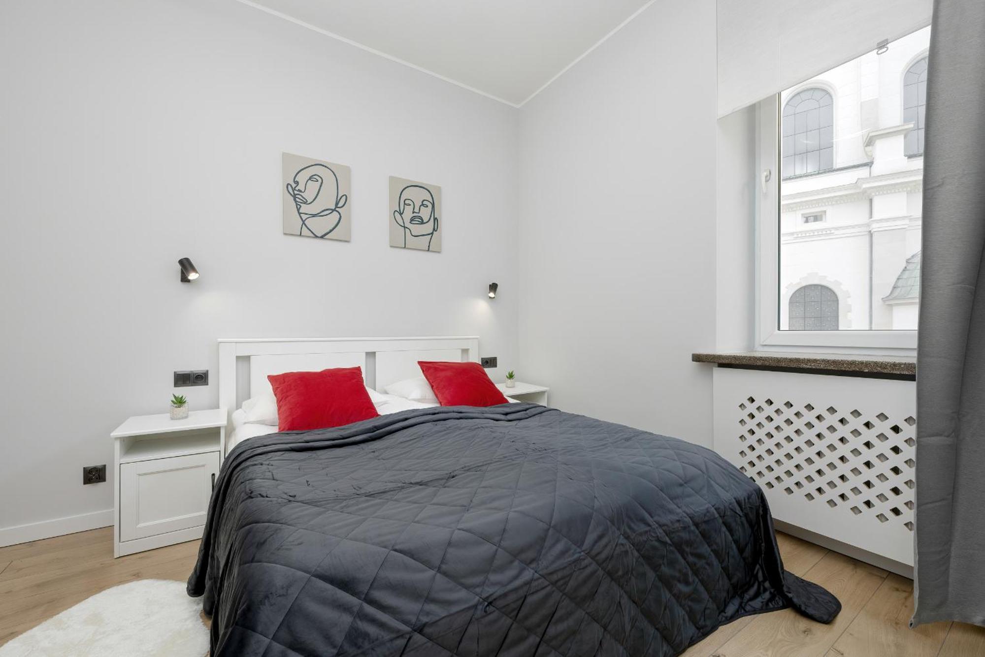 Exclusive Grey And Red Apartment In Warsaw Center By Noclegi Renters Екстер'єр фото